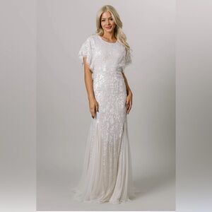 Stunning Adrianna Papell Platinum Bridal Gown 39001 - Size 6 - New